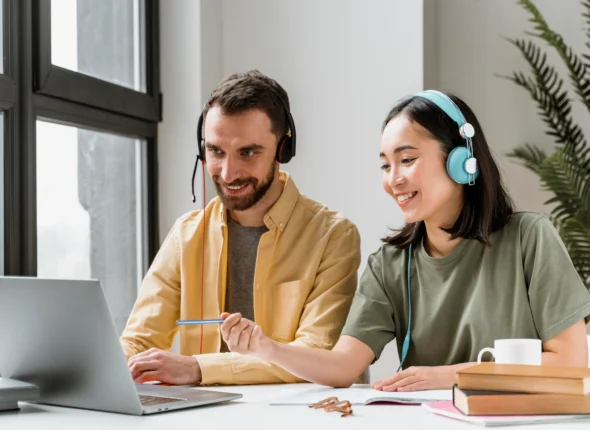 friends-attending-online-classes-together